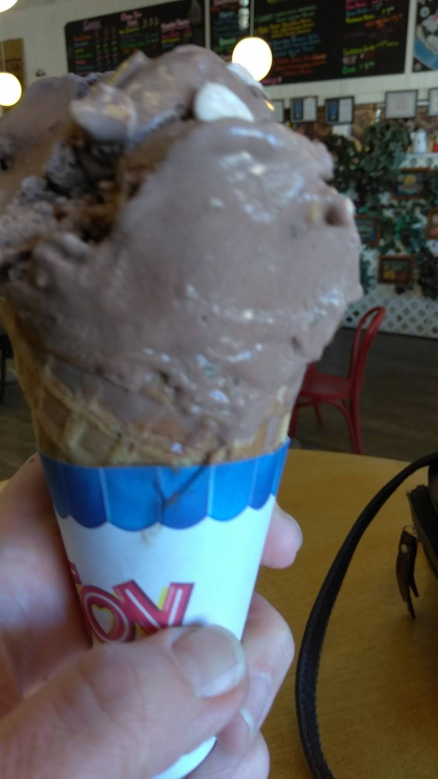 Mels Mocha & Ice Cream | cafe | 14131 River Rd, Walnut Grove, CA 95690, USA | 9167764333 OR +1 916-776-4333