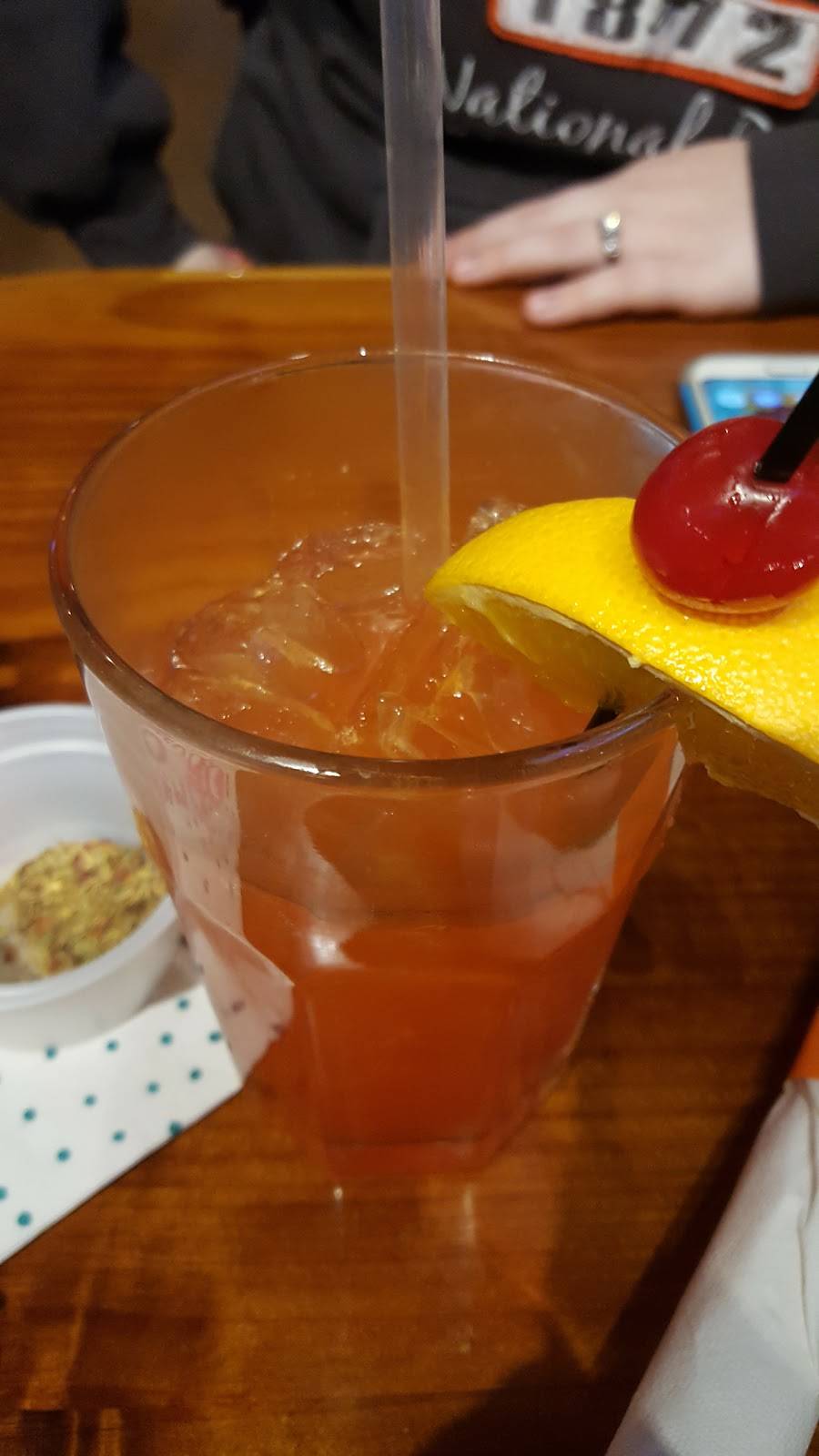 Hooters | meal takeaway | 6411 NW Barry Rd N, Kansas City, MO 64154, USA | 8165848900 OR +1 816-584-8900