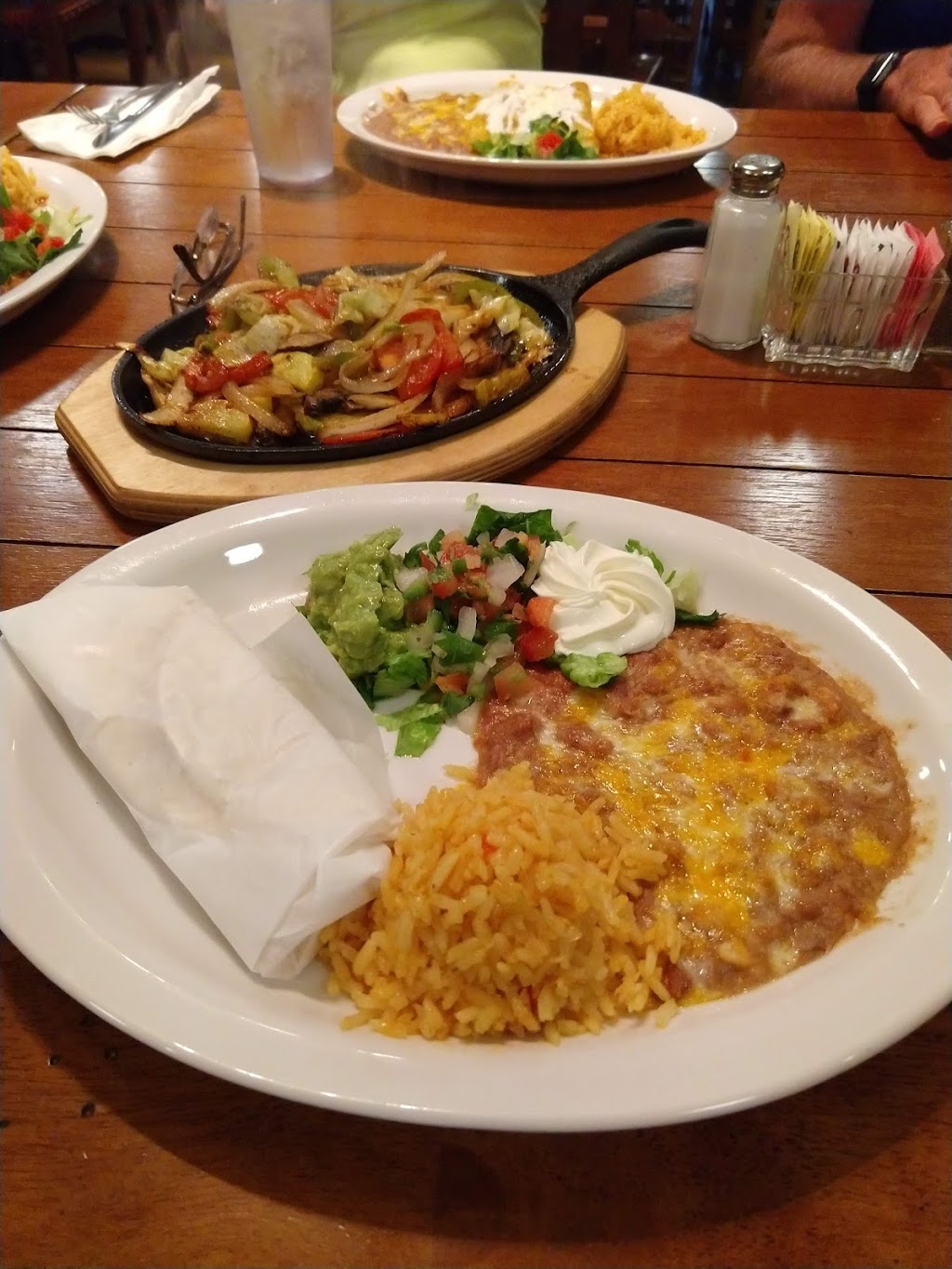 Amelias Hacienda Restaurante | restaurant | 44 S Grand Ave, Montrose, CO 81401, USA | 9702491881 OR +1 970-249-1881