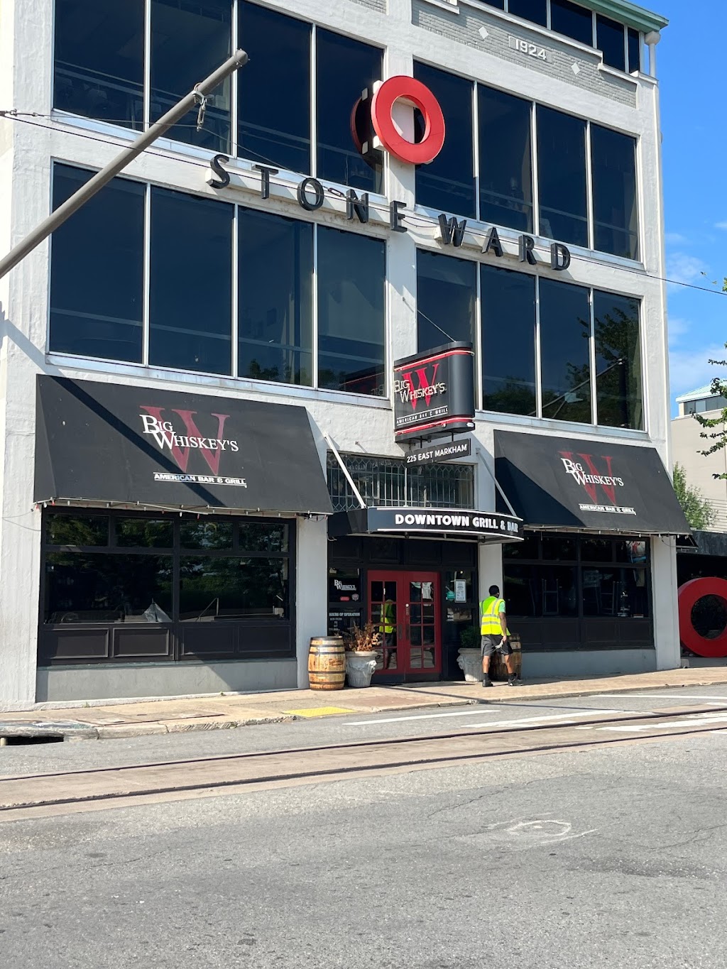 Big Whiskeys American Restaurant & Bar | restaurant | 225 E Markham St, Little Rock, AR 72201, USA | 5013242449 OR +1 501-324-2449