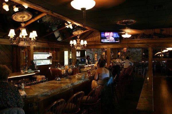 Great American Pub | restaurant | 516 E King Rd, Paoli, PA 19301, USA | 6108430000 OR +1 610-843-0000