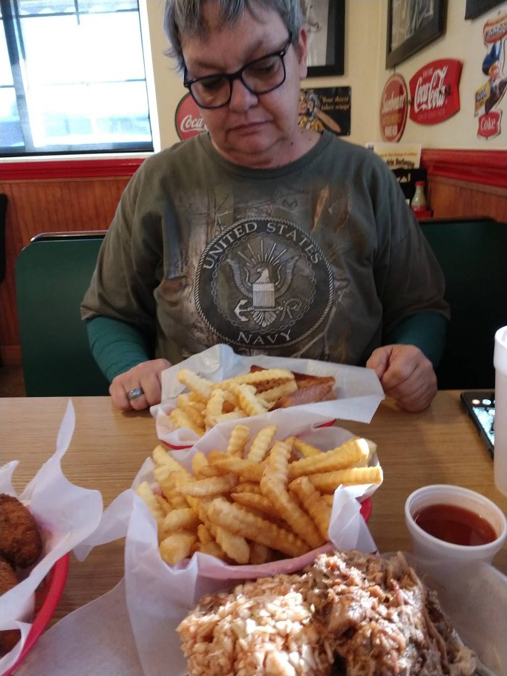 Hendrix Barbecue | restaurant | 1624 W Innes St, Salisbury, NC 28144, USA | 7046458040 OR +1 704-645-8040