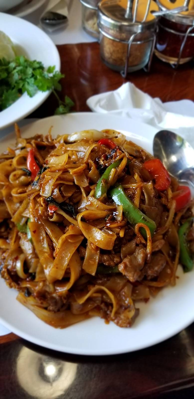 Simm Oriental Cuisine | restaurant | 33466 Havlik Dr, Scappoose, OR 97056, USA | 5035434099 OR +1 503-543-4099