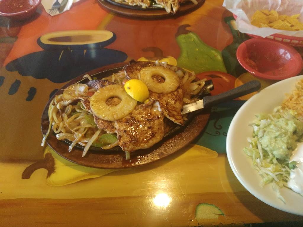 El Pueblito | restaurant | 2143 Jacksboro Pike, LaFollette, TN 37766, USA | 4235668696 OR +1 423-566-8696