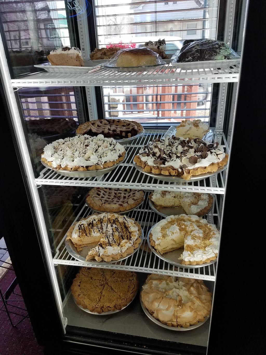 Medos Family Style Restaurant | restaurant | 311 N 4th St, Abbotsford, WI 54405, USA | 7152233612 OR +1 715-223-3612