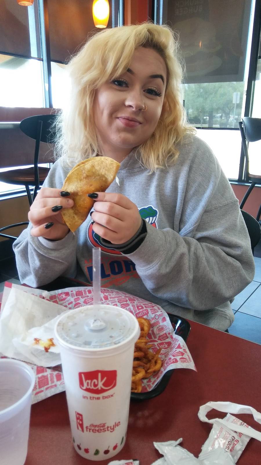 Jack in the Box | restaurant | 2711 S 40th St, Phoenix, AZ 85034, USA | 6024370706 OR +1 602-437-0706