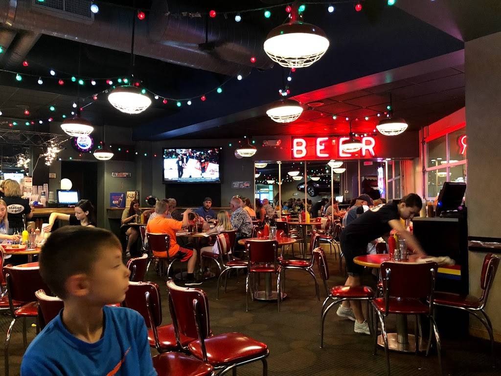 The Station Grill | restaurant | 910 W Broadway Ave, Muskegon, MI 49441, USA | 2317590633 OR +1 231-759-0633