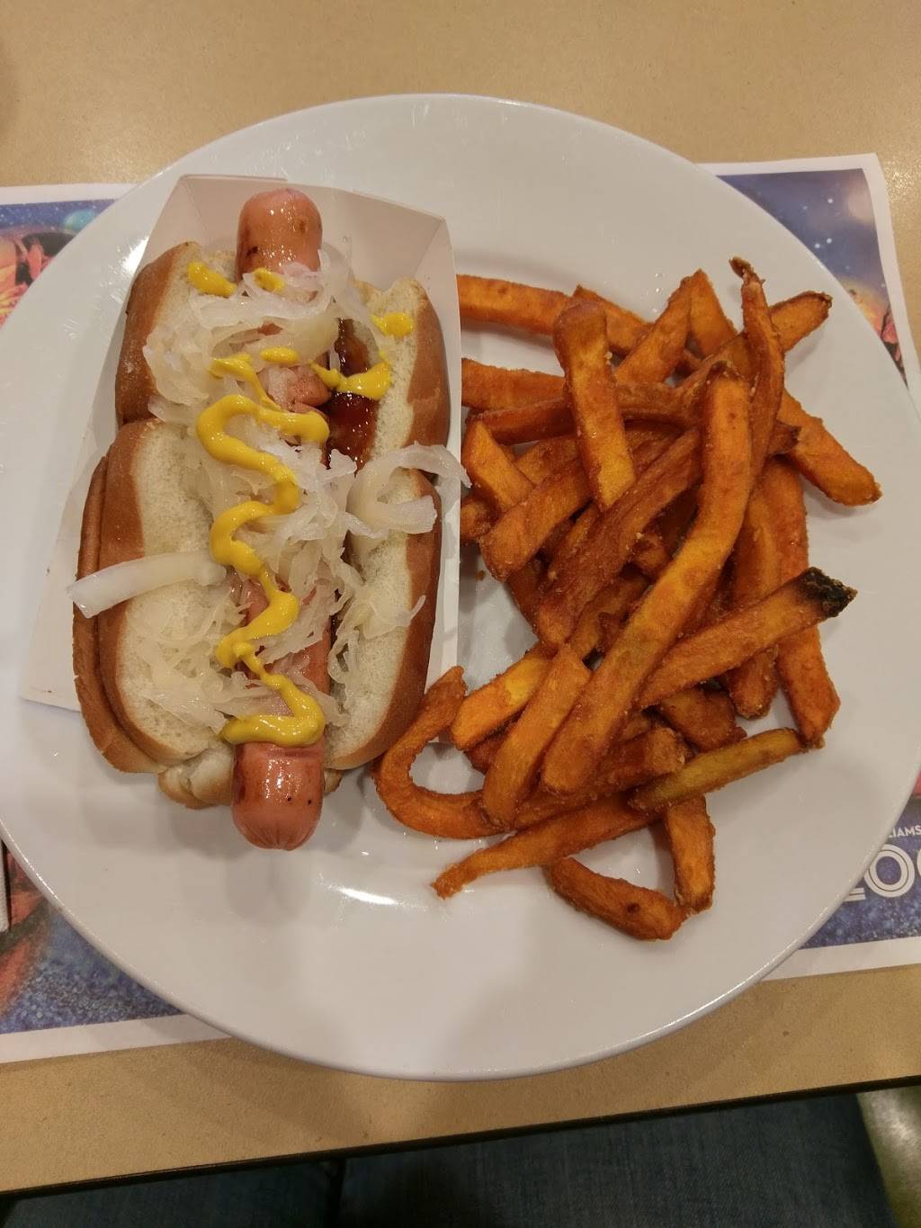 Newport Creamery | restaurant | 181 Bellevue Ave #4, Newport, RI 02840, USA | 4018466332 OR +1 401-846-6332