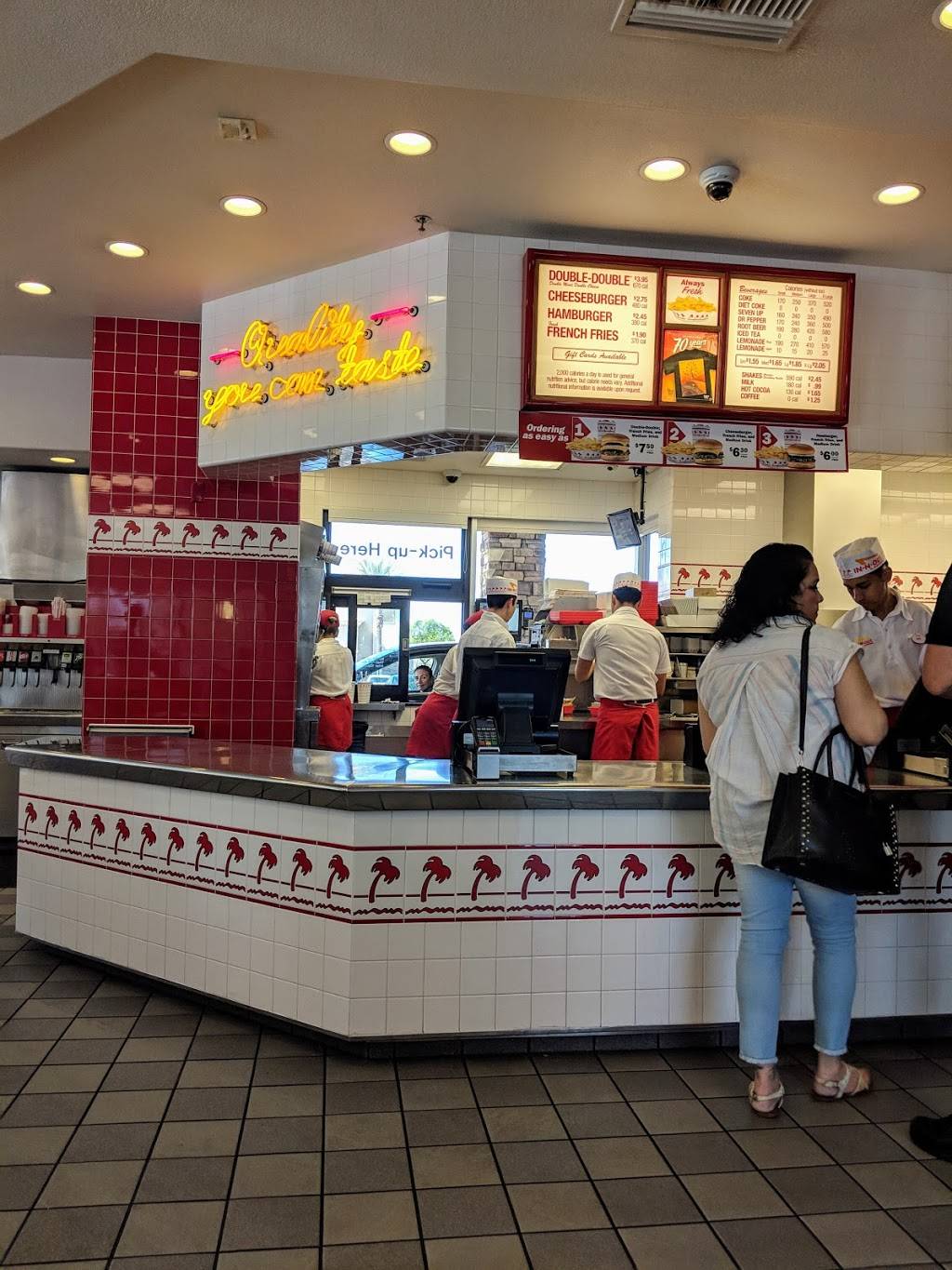In-N-Out Burger | restaurant | 9585 W Camelback Rd, Phoenix, AZ 85037, USA | 8007861000 OR +1 800-786-1000