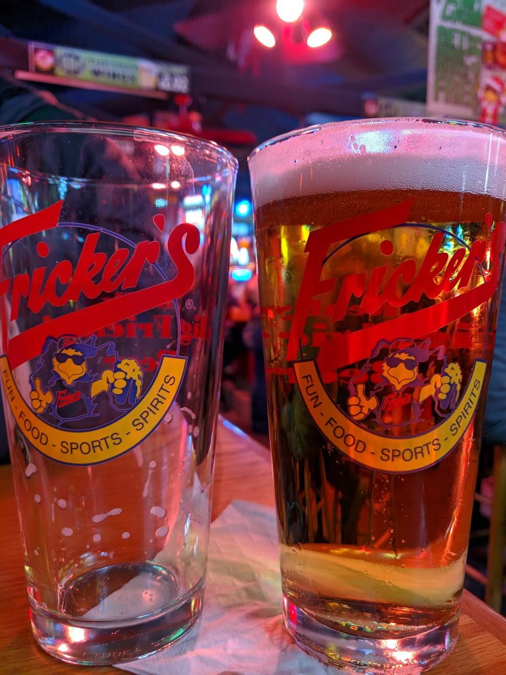 Frickers | restaurant | 1410 W Main Cross St, Findlay, OH 45840, USA | 4194239464 OR +1 419-423-9464