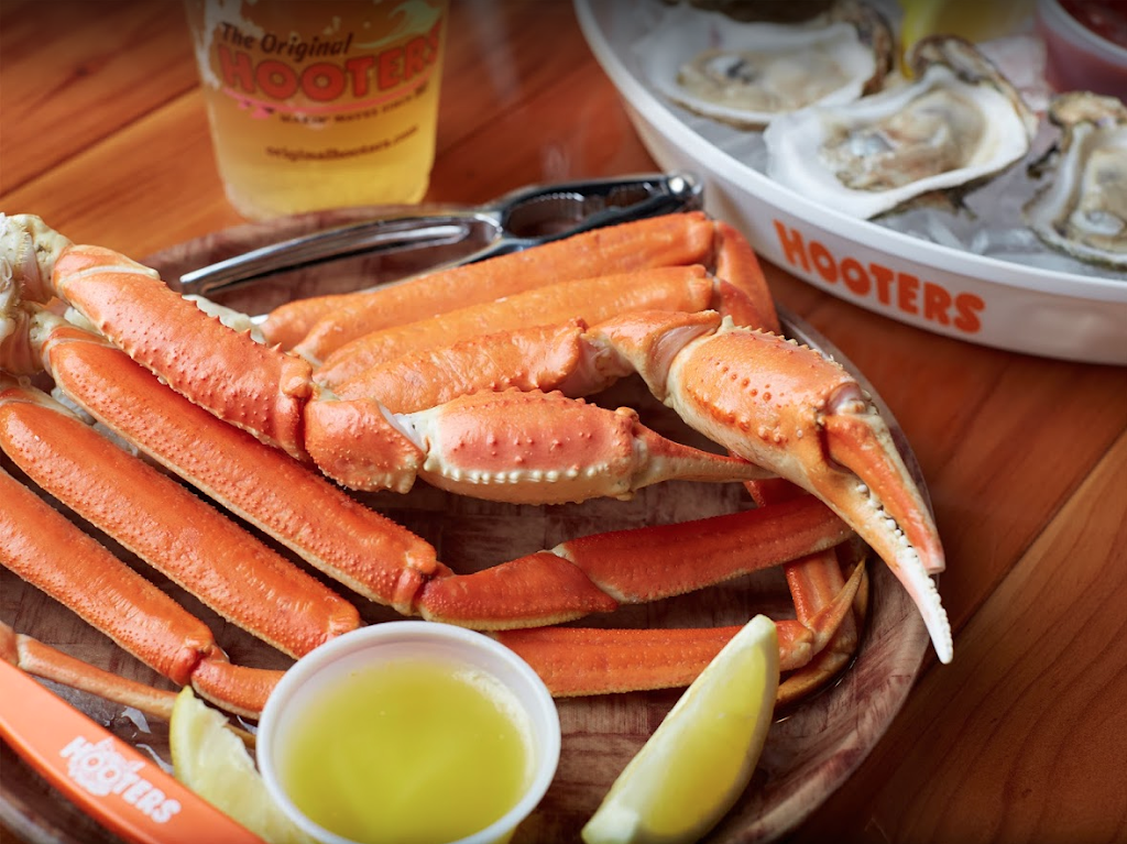 Hooters | meal takeaway | 16070 FL-54, Odessa, FL 33556, USA | 8139201183 OR +1 813-920-1183