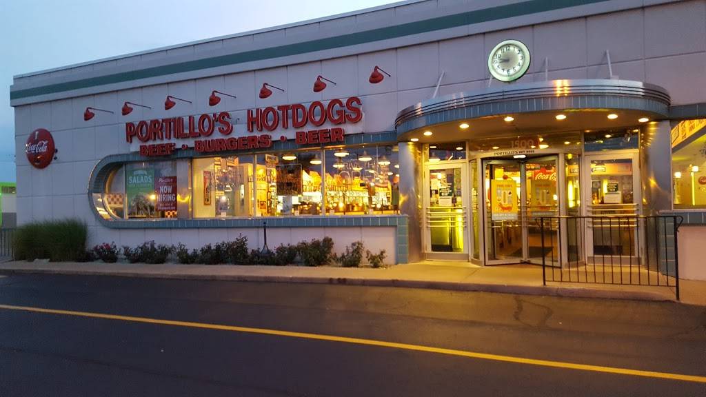 Portillos Hot Dogs | meal takeaway | 1500 Busse Highway, Elk Grove Village, IL 60007, USA | 8472286677 OR +1 847-228-6677