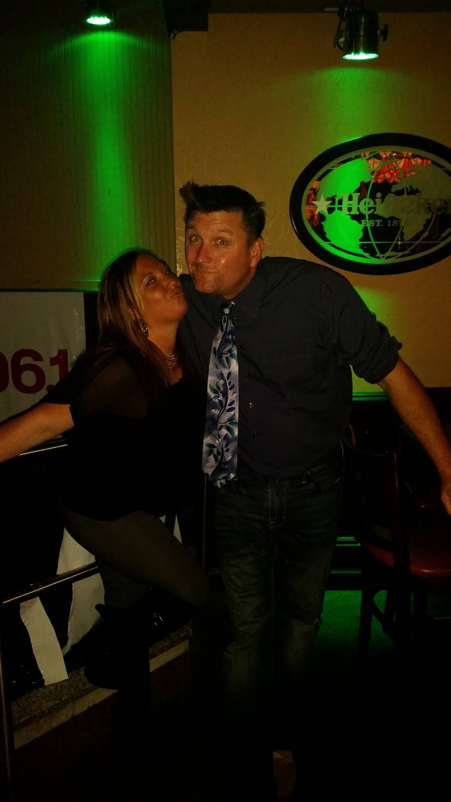 Coastline Bar & Grill | restaurant | 1240 Brace Rd, Cherry Hill, NJ 08034, USA | 8567951773 OR +1 856-795-1773