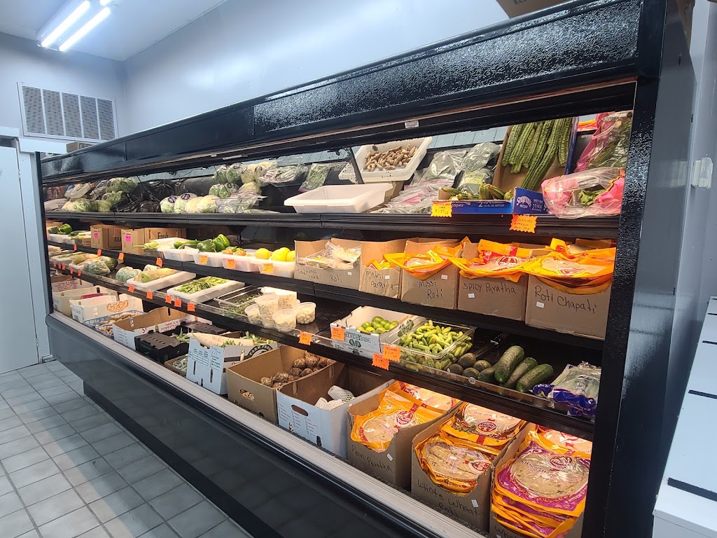 Maharaja Indian Mart Grocery Store Beer & Liquor Milwaukee | restaurant | 5928 S 27th St, Milwaukee, WI 53221, USA | 4142265541 OR +1 414-226-5541