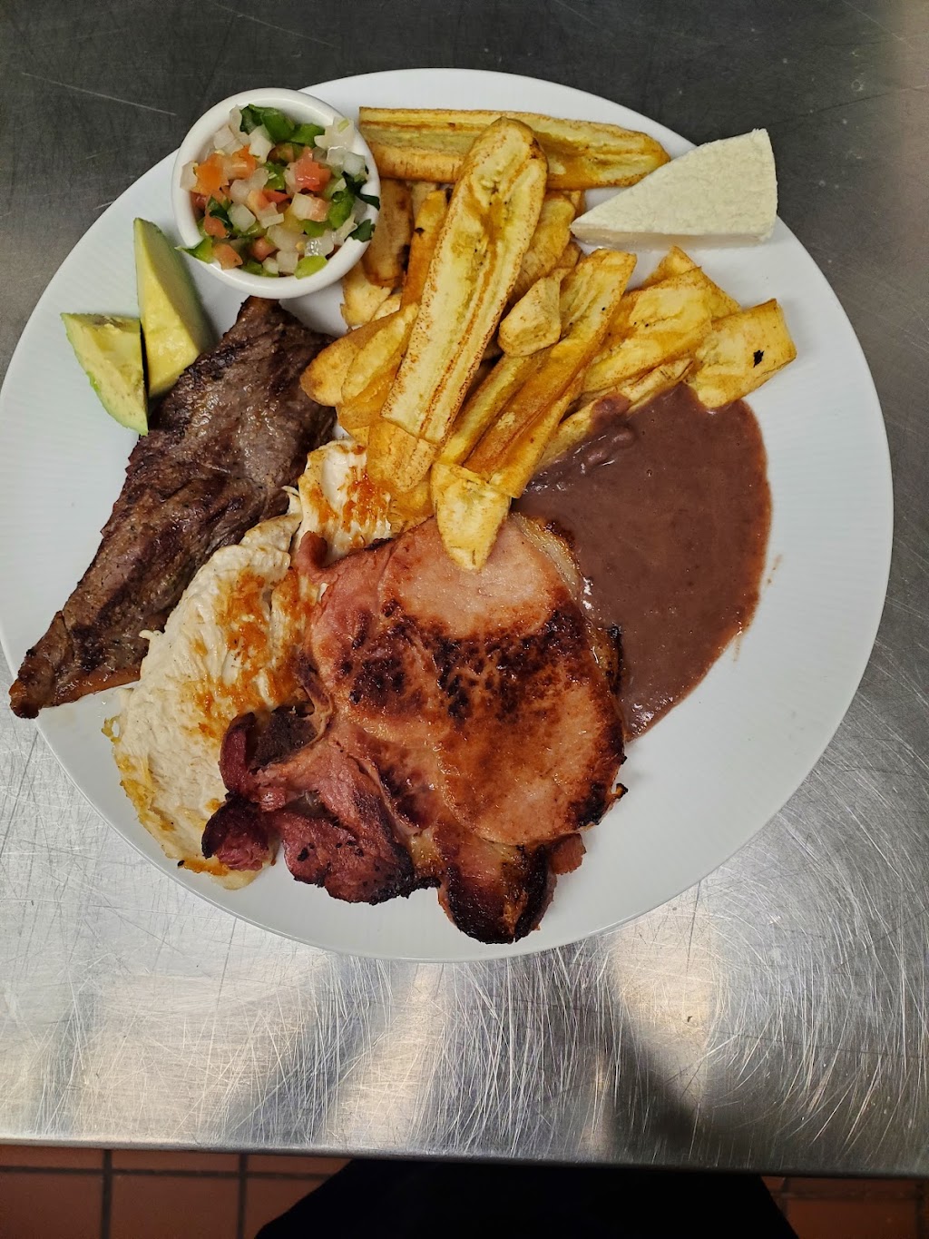 Casa Grande Restaurant | restaurant | 306 Gatzmer Ave, Jamesburg, NJ 08831, USA | 7329925357 OR +1 732-992-5357