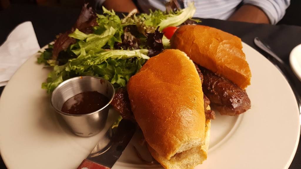 Casa Bella Restaurant | restaurant | 425 Riverview Dr, Chatham, ON N7M 0N3, Canada | 5193545270 OR +1 519-354-5270