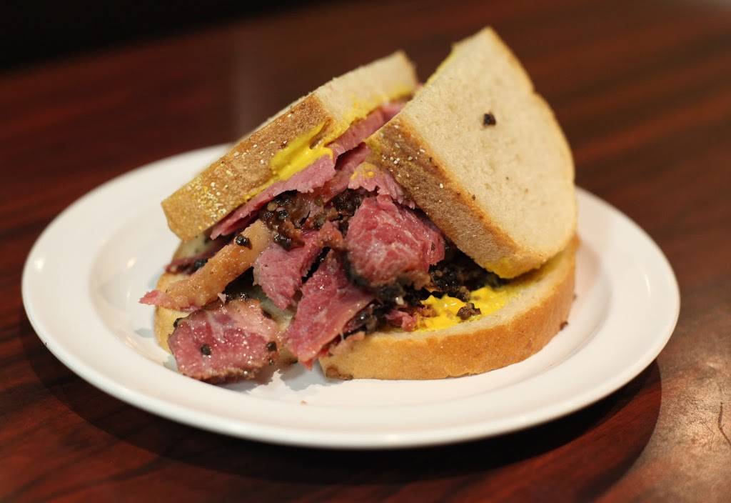 Main Deli - Smoked Meat - Steak - Poutine | restaurant | 3864 Boul St-Laurent, Montréal, QC H2W 1Y2, Canada | 5148438126 OR +1 514-843-8126