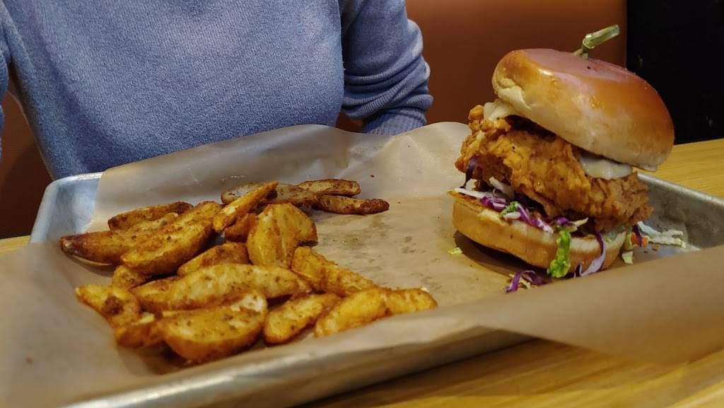 Buffalo Wild Wings | meal takeaway | 4280 S Hualapai Way #108, Las Vegas, NV 89147, USA | 7022513911 OR +1 702-251-3911