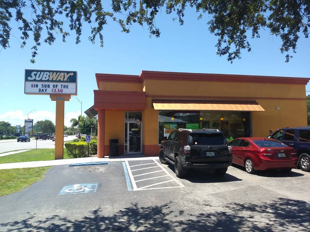 Subway Restaurants | restaurant | 3300 4th St N, St. Petersburg, FL 33704, USA | 7278964633 OR +1 727-896-4633