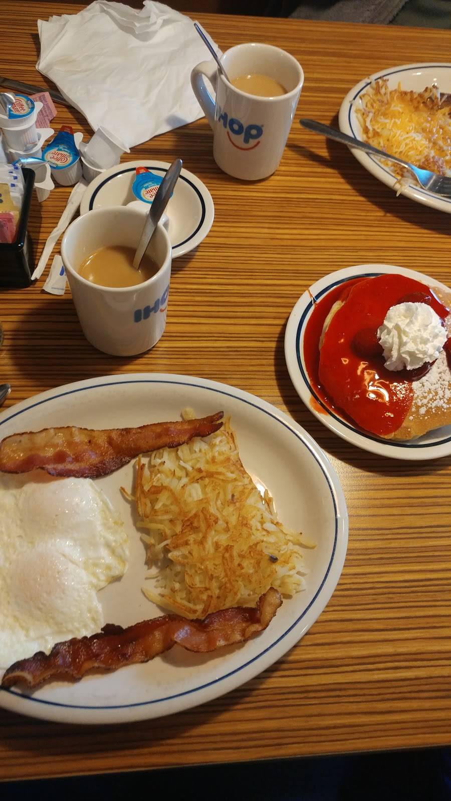 IHOP | restaurant | 11855 E Kellogg Dr N, Wichita, KS 67207, USA | 3166527251 OR +1 316-652-7251