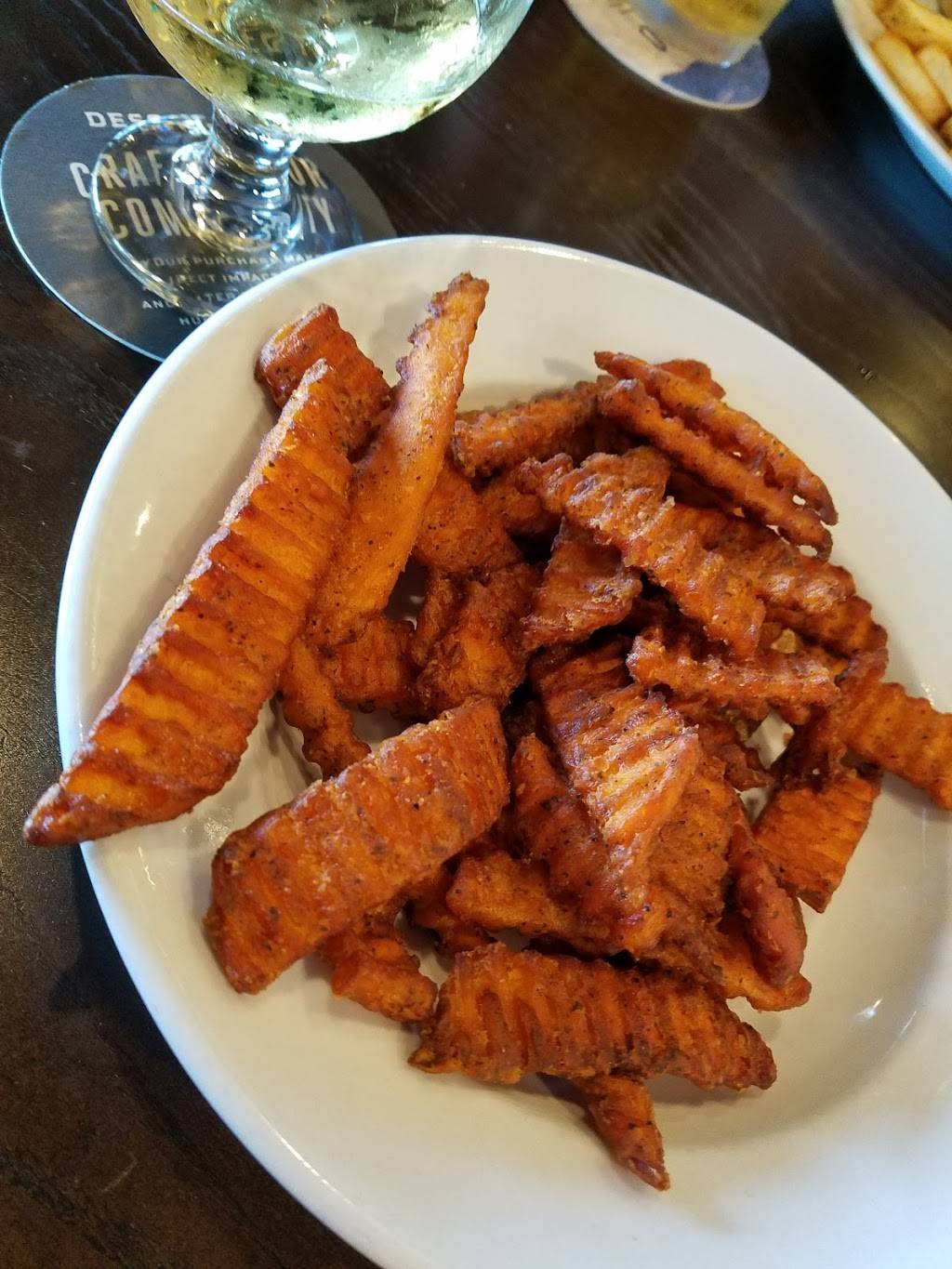 The Front Row Bar & Grill | restaurant | 7159 Northeast Imbrie Drive, Hillsboro, OR 97124, USA | 5034308342 OR +1 503-430-8342