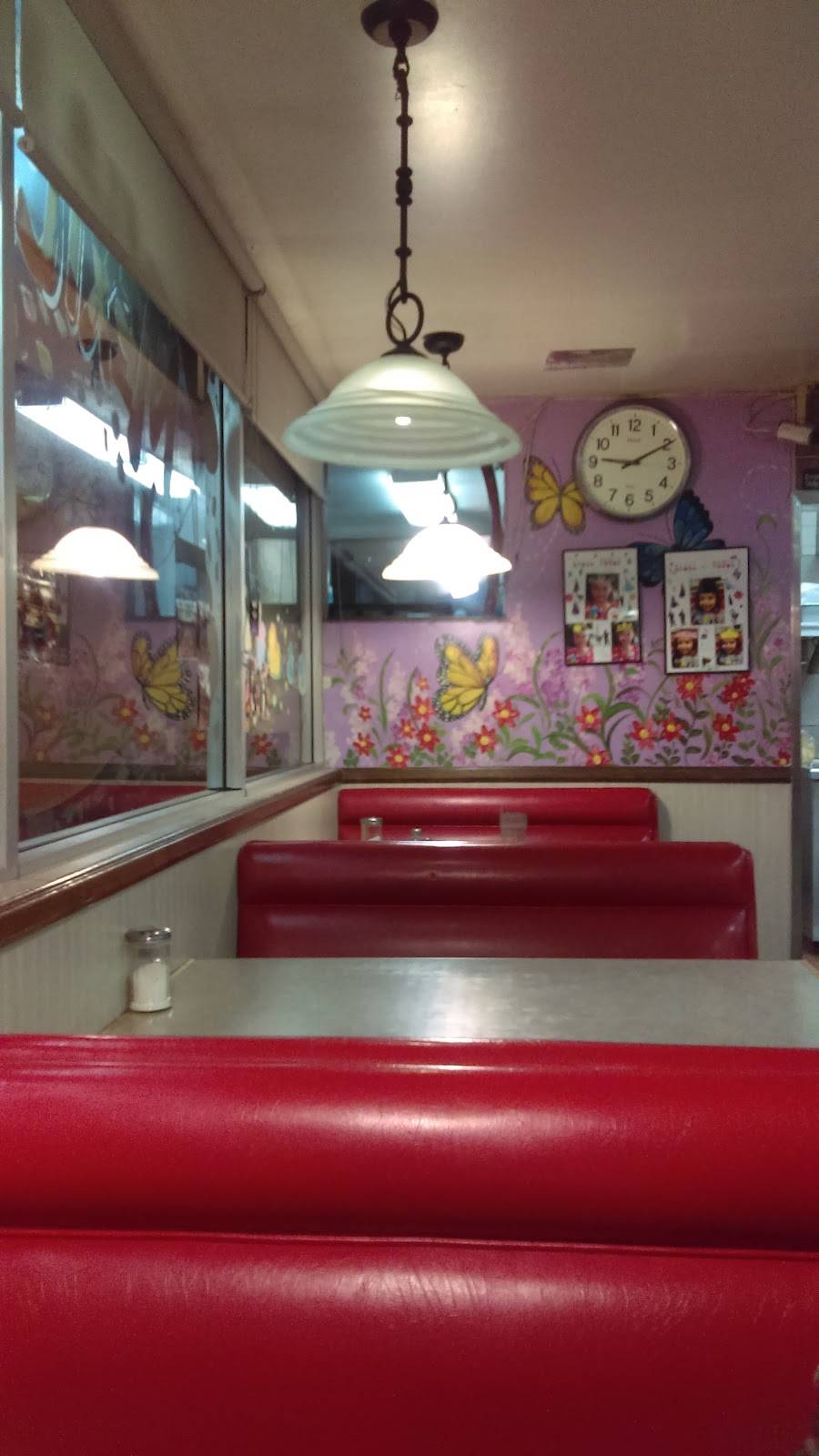 Peters Burgers & Mexican Food | restaurant | 923 W 6th St, Corona, CA 92882, USA | 9512793488 OR +1 951-279-3488