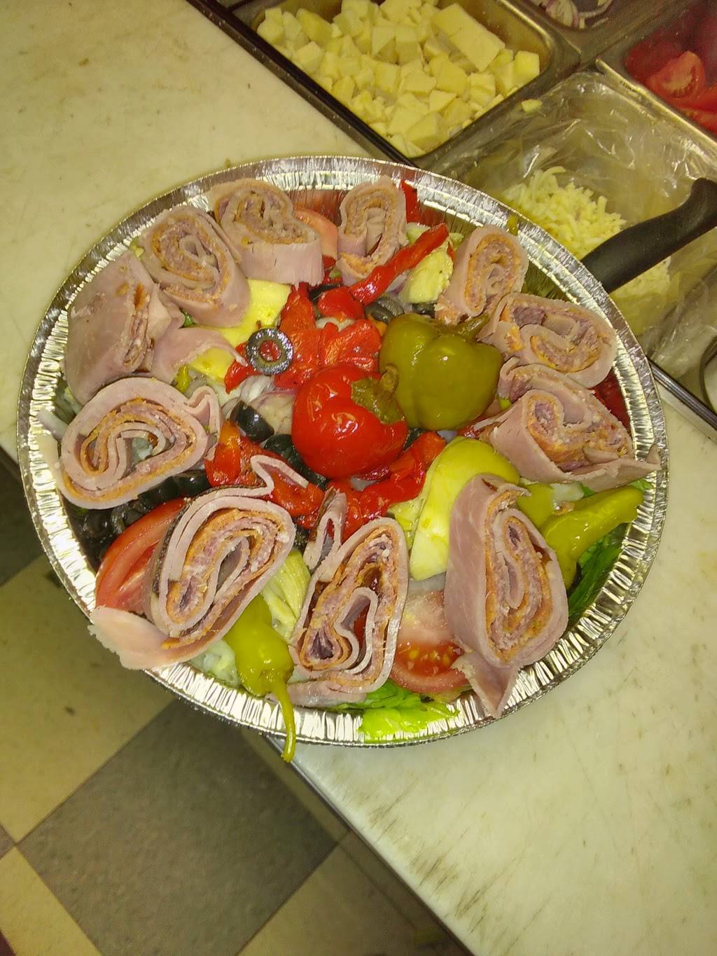 Chriss Pizzeria | restaurant | 786 Pawling Ave, Troy, NY 12180, USA | 5182836411 OR +1 518-283-6411