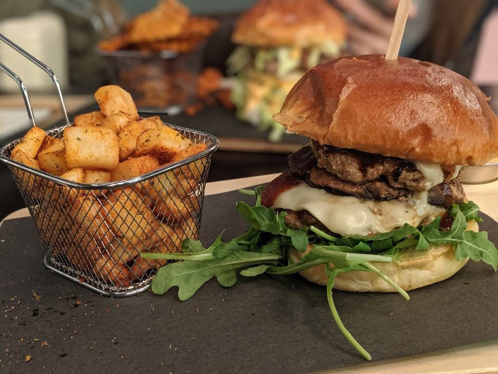 DUNK Burgers and Chocolate | restaurant | 9737 Yonge St #211, Richmond Hill, ON L4C 8S7, Canada | 9052373865 OR +1 905-237-3865