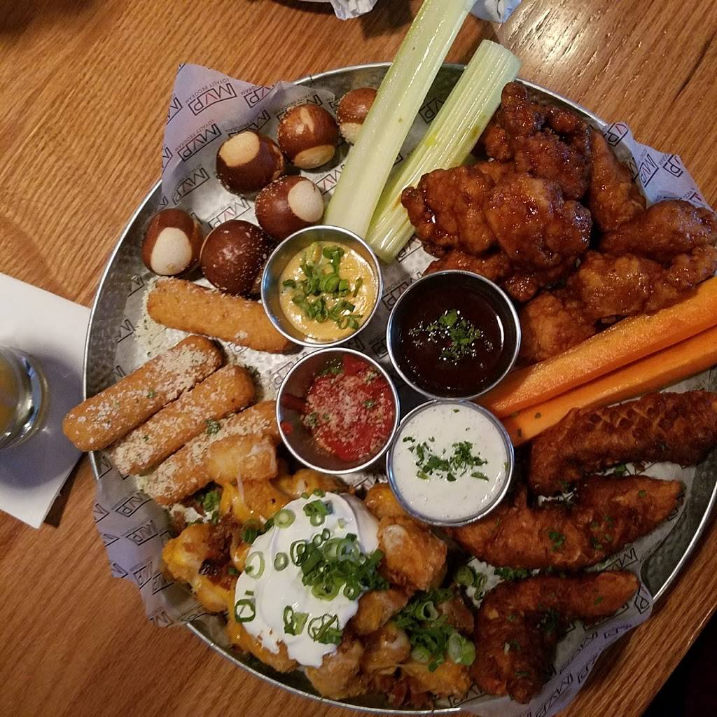 Fox & Hound | restaurant | 920 Town Center Dr, Wilmington, NC 28405, USA | 9105090805 OR +1 910-509-0805