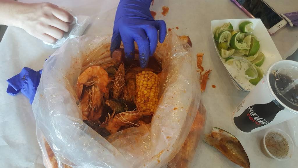 The Kickin Crab Lynwood | restaurant | 3170 E Imperial Hwy B-102, Lynwood, CA 90626, USA | 3106321983 OR +1 310-632-1983