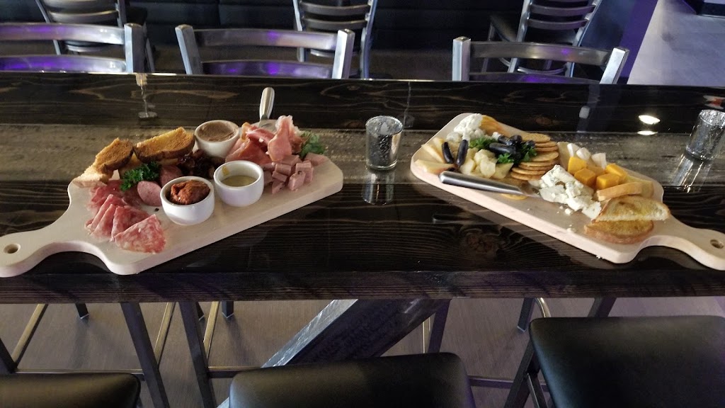 Gracies Wine Bar & Gaming Cafe | restaurant | 3642 147th St, Midlothian, IL 60445, USA | 7083884744 OR +1 708-388-4744