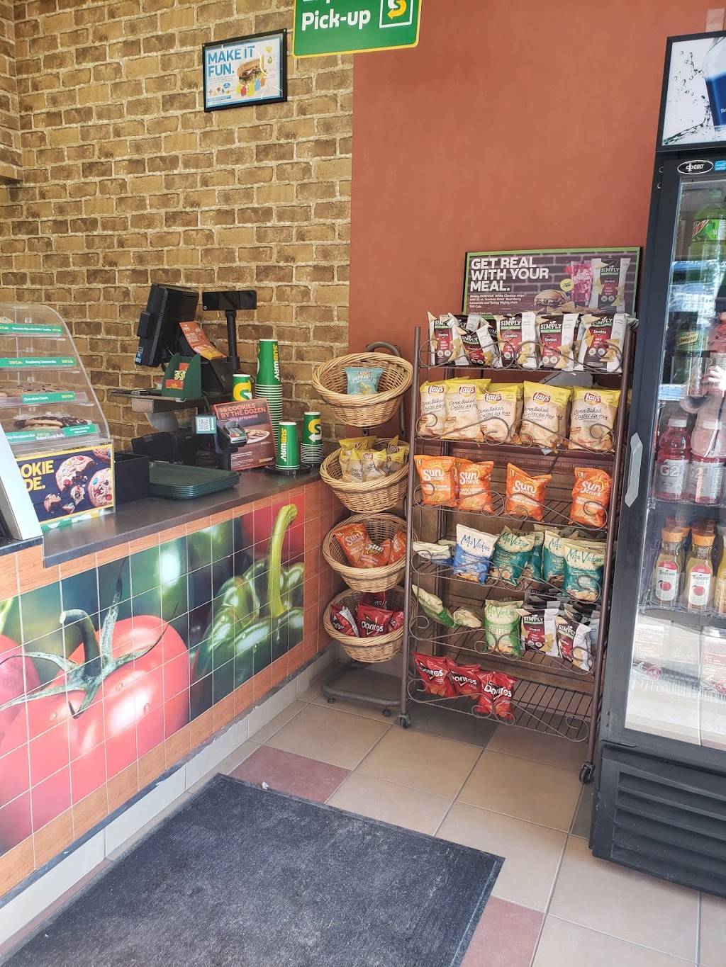 Subway | restaurant | 325 Central Parkway West Parkways West Shopping Centre, unit 50, Mississauga, ON L5B 3X9, Canada | 9053060015 OR +1 905-306-0015