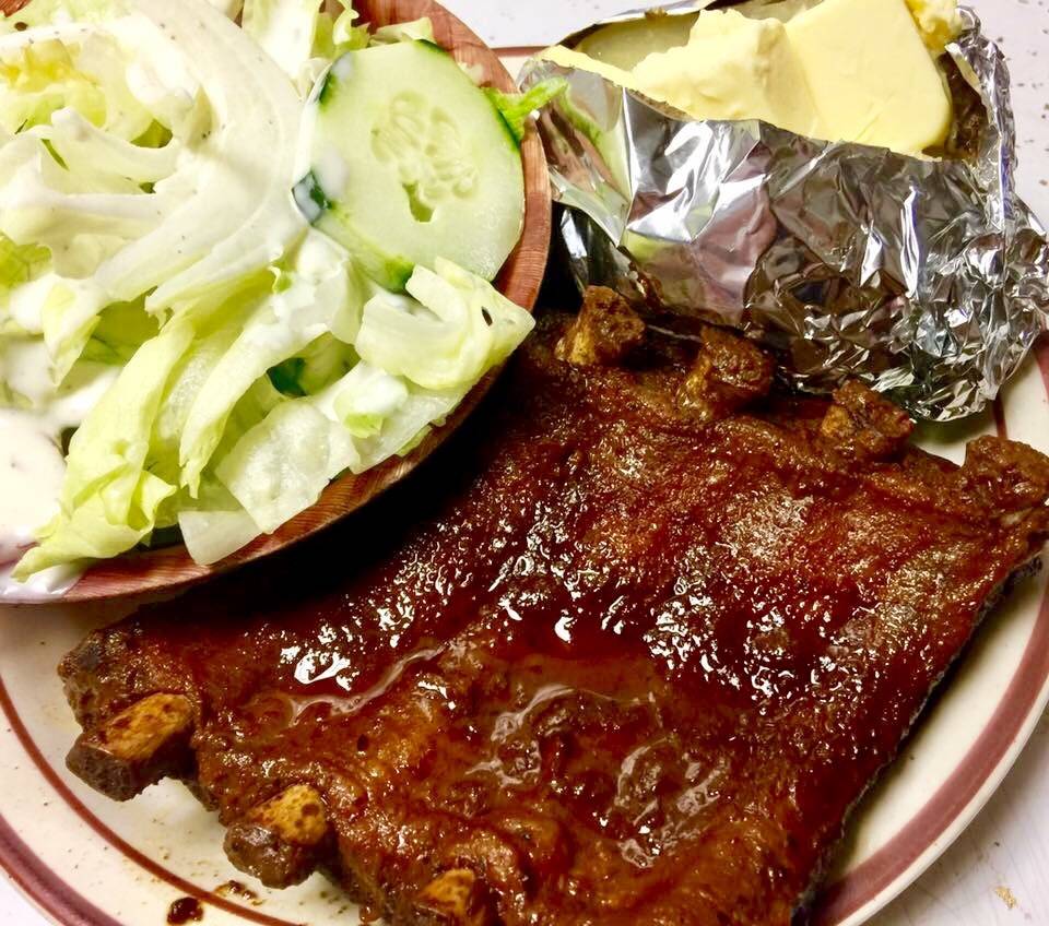 Ellis Restaurant | restaurant | 5776 Shinnston Pike, Shinnston, WV 26431, USA | 3045920405 OR +1 304-592-0405