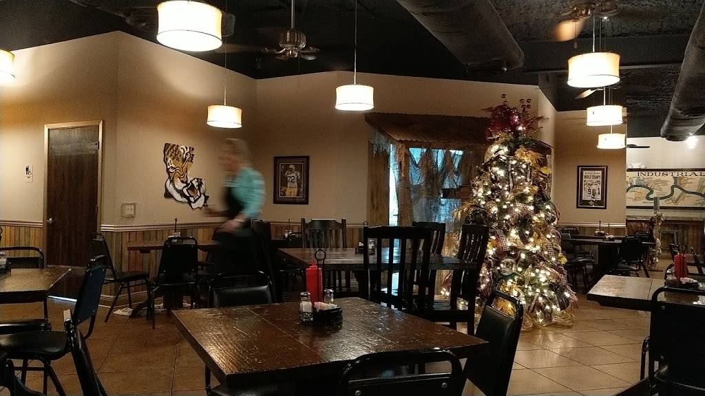 Philays Catfish & More | restaurant | 13386 Airline Hwy, Gonzales, LA 70737, USA | 2256473999 OR +1 225-647-3999