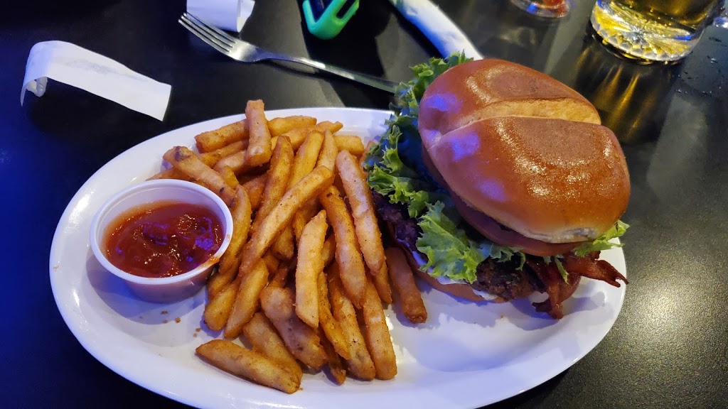 The Wheelhouse Bar & Grill | restaurant | 4501 Southern Hills Dr #1, Sioux City, IA 51106, USA | 7122244920 OR +1 712-224-4920