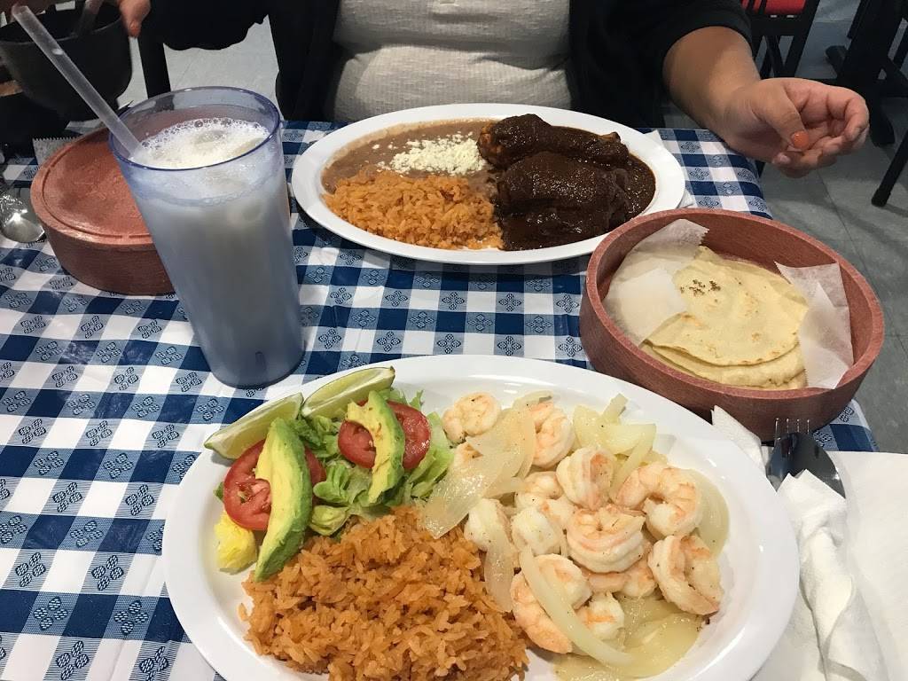 La Poblanita Mexican Restaurant | restaurant | 2322 S 20th St, Omaha, NE 68108, USA | 4026863000 OR +1 402-686-3000