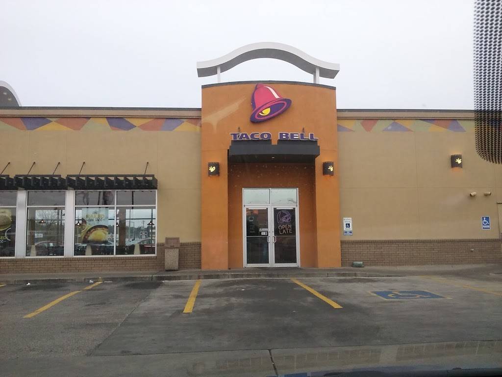 Taco Bell | meal takeaway | 101 SE 29th St, Topeka, KS 66605, USA | 7852673239 OR +1 785-267-3239