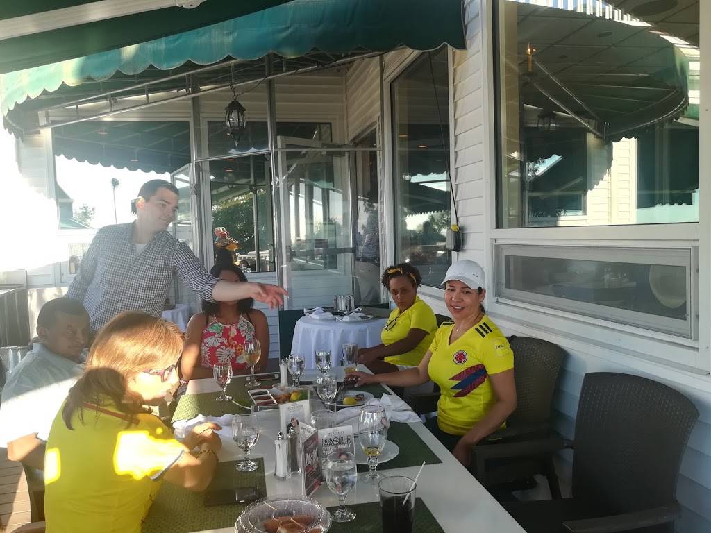 Lombardis On the Sound | restaurant | 44 Fairway Dr, Port Jefferson, NY 11777, USA | 6314731440 OR +1 631-473-1440