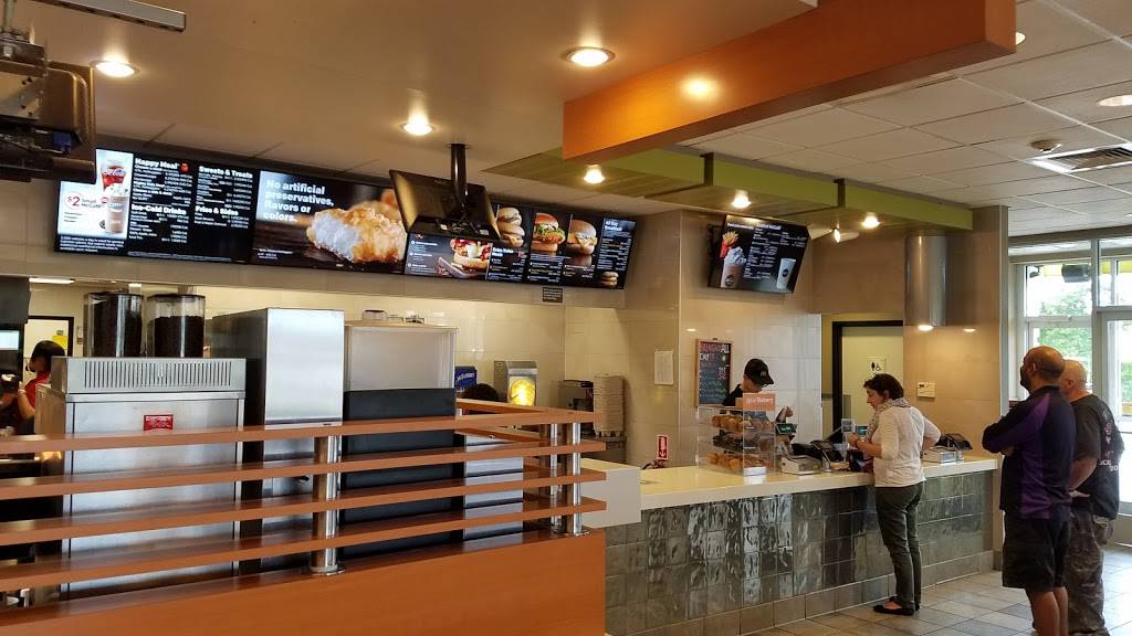 McDonalds | cafe | 250 Highland Ave, Seekonk, MA 02771, USA | 5083363430 OR +1 508-336-3430