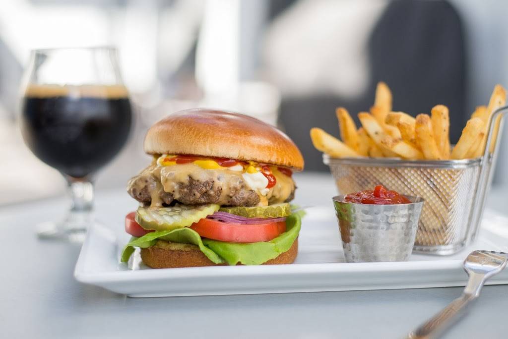 Muck & Fuss Craft Beer and Burger Bar | restaurant | 295 E San Antonio St, New Braunfels, TX 78130, USA | 8302557055 OR +1 830-255-7055