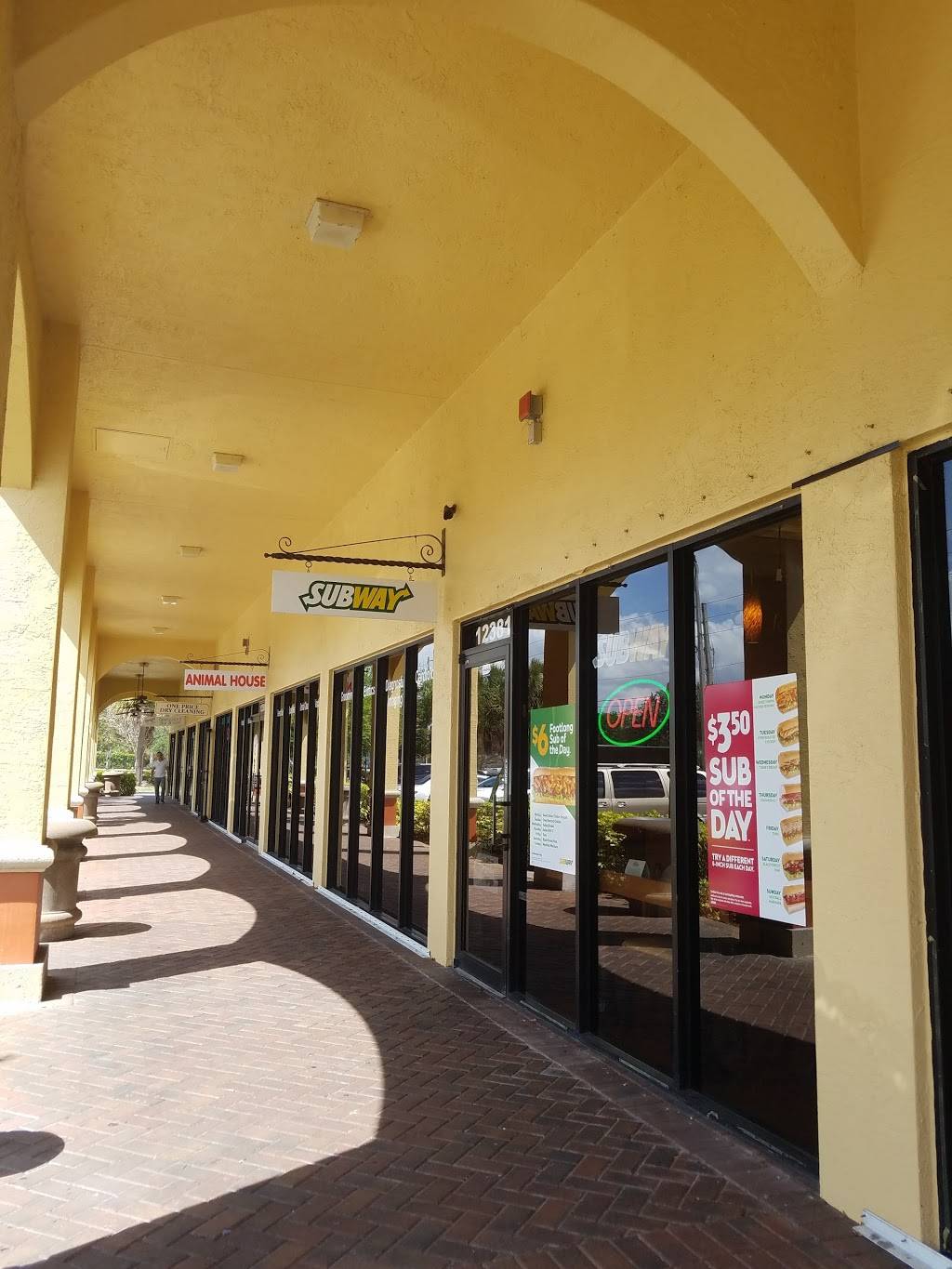 Subway | restaurant | 12381 Pembroke Rd, Pembroke Pines, FL 33025, USA | 9543673916 OR +1 954-367-3916