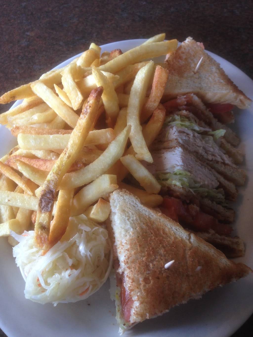 Jons Restaurant | restaurant | 130 Perth St, Brockville, ON K6V 5E3, Canada | 6133429521 OR +1 613-342-9521