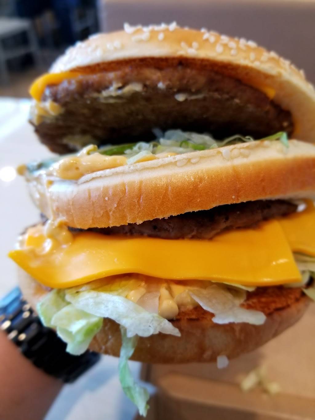 McDonalds | cafe | 900 W Burbank Blvd, Burbank, CA 91506, USA | 8185566285 OR +1 818-556-6285