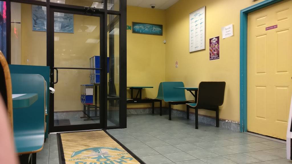 Sharks Fish & Chicken | restaurant | 956 E 162nd St, South Holland, IL 60473, USA | 7085961400 OR +1 708-596-1400