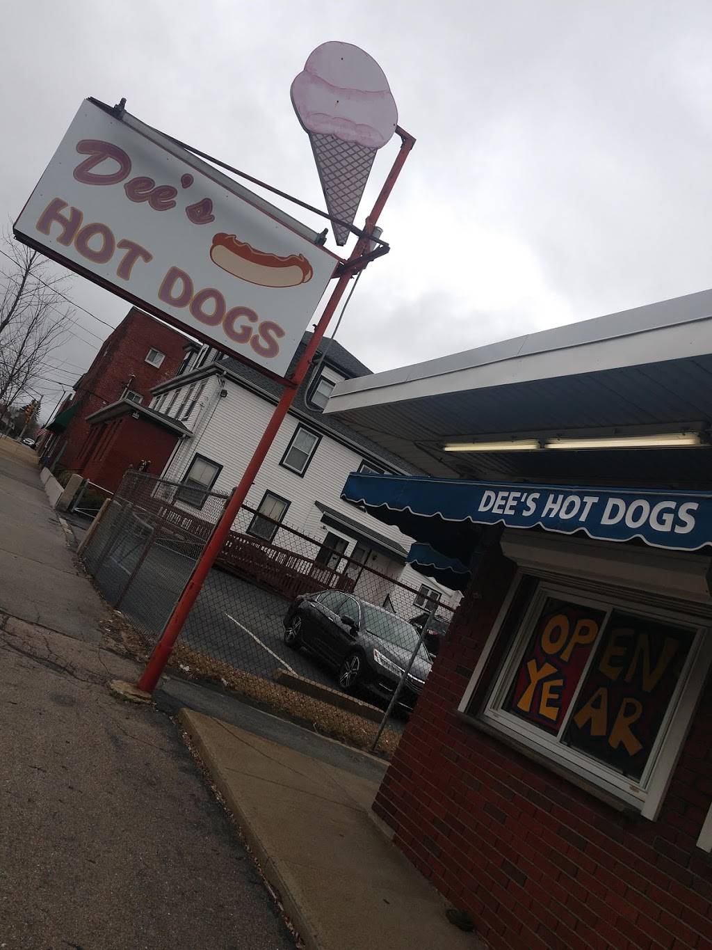 Dees Hot Dogs | restaurant | 51 Tarkiln Hill Rd, New Bedford, MA 02745, USA | 5089980584 OR +1 508-998-0584