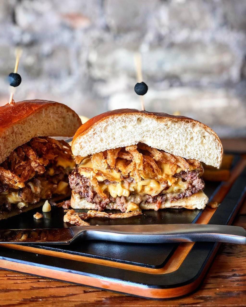 The Burger Social | restaurant | 108 N Hale St, Wheaton, IL 60187, USA | 6304800458 OR +1 630-480-0458