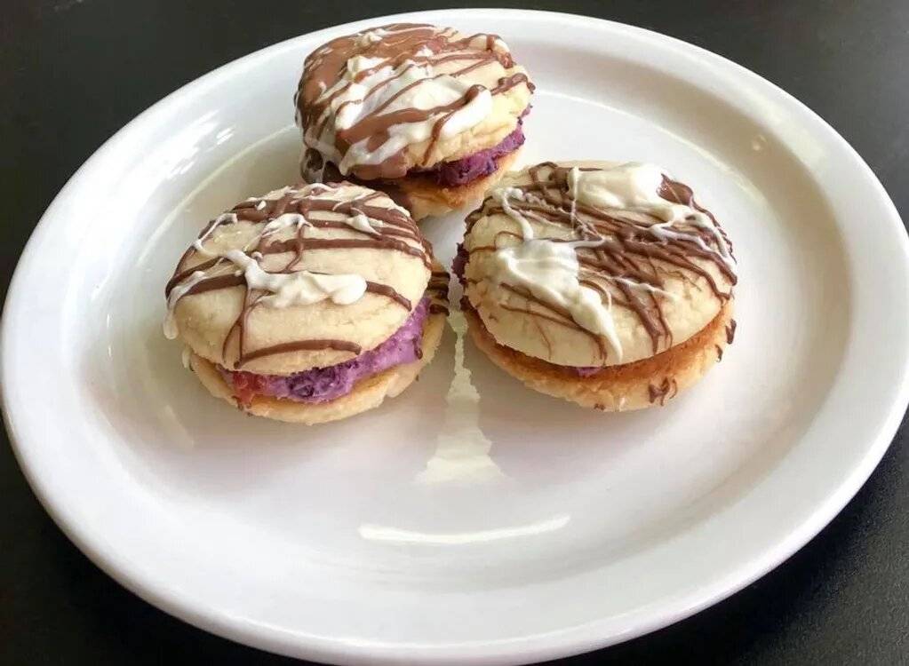 Chau Haus Kalamazoo | restaurant | 7000 Stadium Dr, Kalamazoo, MI 49009, USA | 2693536620 OR +1 269-353-6620