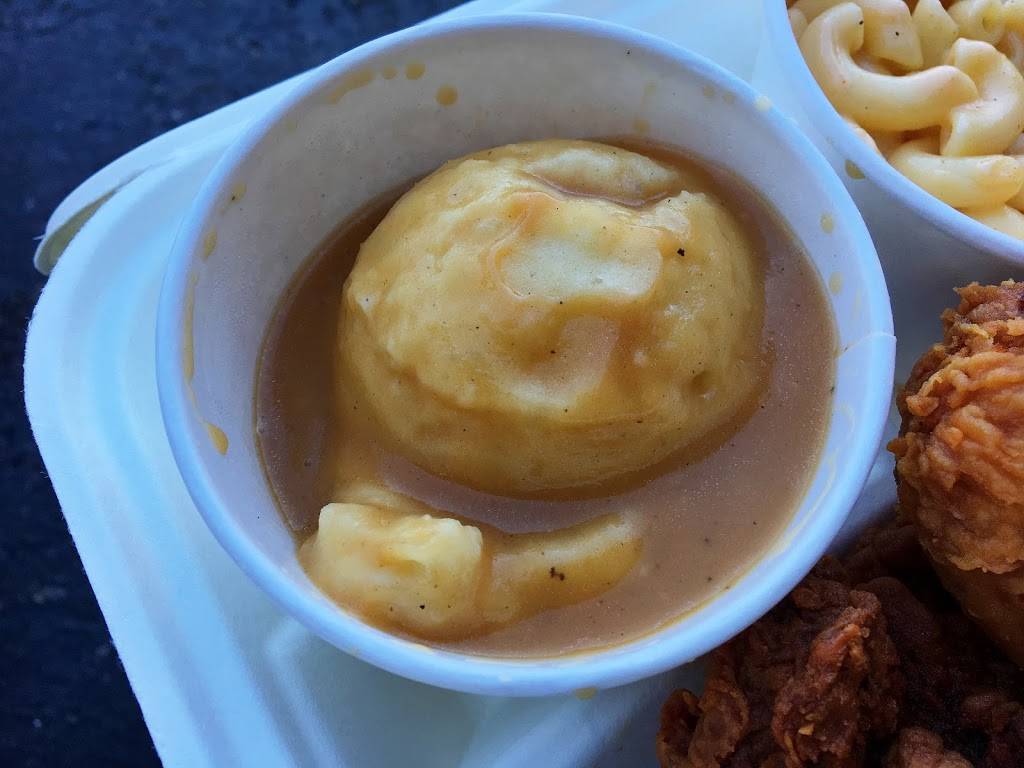 Ezells Famous Chicken | restaurant | 2300 N 45th St #6906, Seattle, WA 98103, USA | 2064535250 OR +1 206-453-5250