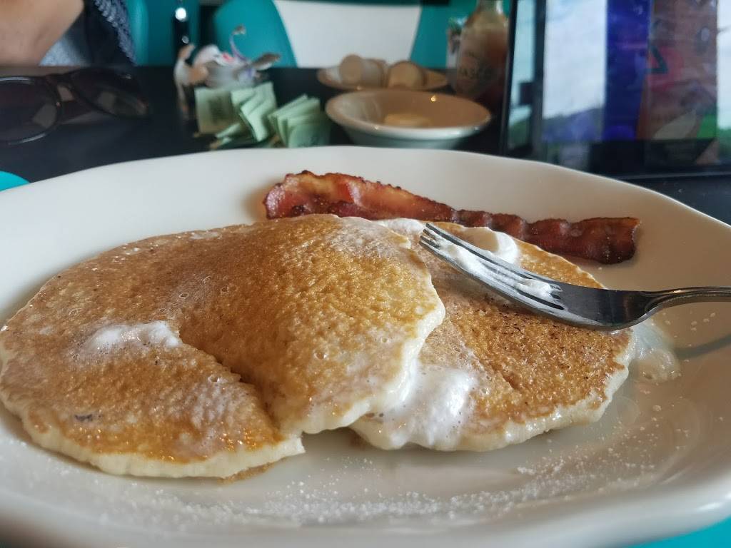 33 All American Diner | restaurant | 33 Pond St, Ashland, MA 01721, USA | 5088617479 OR +1 508-861-7479