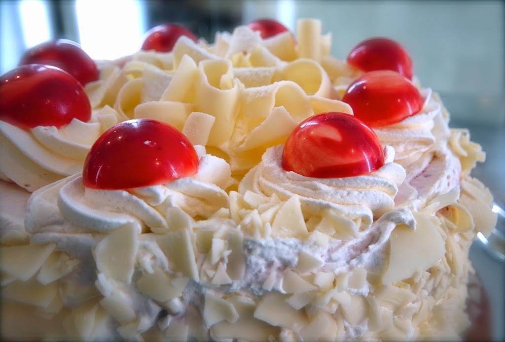 Aux Beaux Tilleuls | bakery | 478 Av Victoria, Saint-Lambert, QC J4P 2J2, Canada | 4506716042 OR +1 450-671-6042